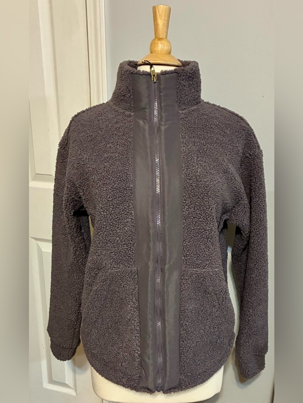 Avalanche Size Small Jacket Gray Thick Sherpa Fleece. Full Zip. New with Tags